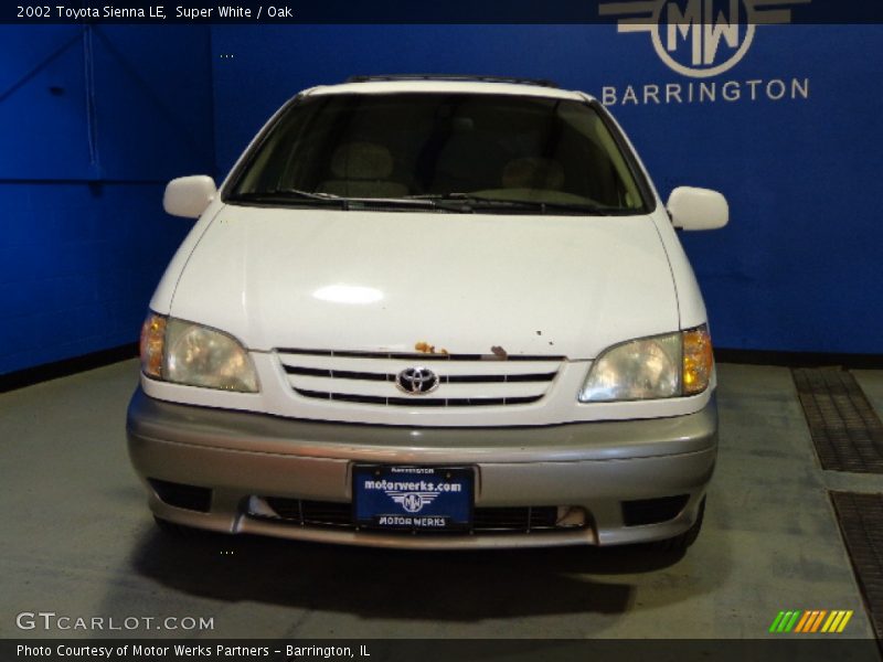 Super White / Oak 2002 Toyota Sienna LE