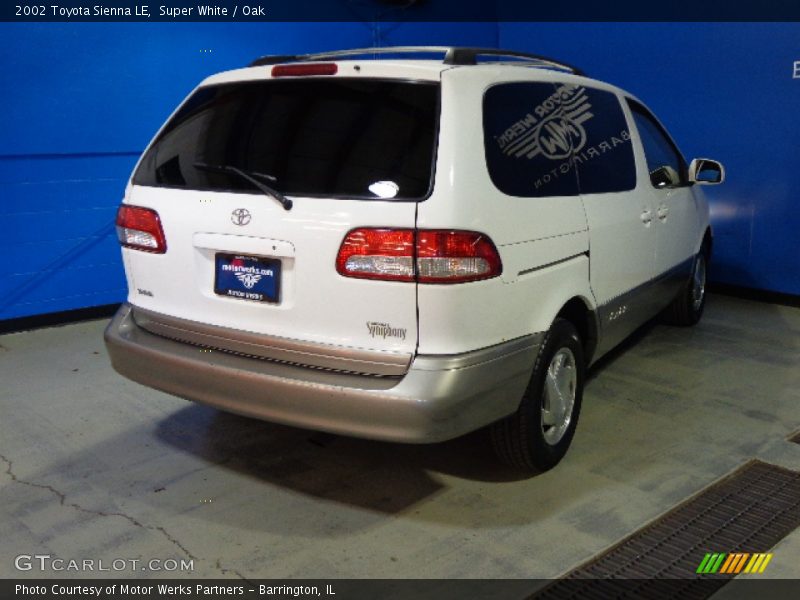 Super White / Oak 2002 Toyota Sienna LE