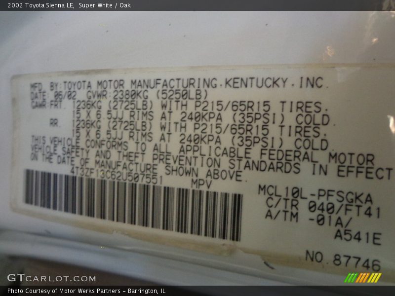 Super White / Oak 2002 Toyota Sienna LE