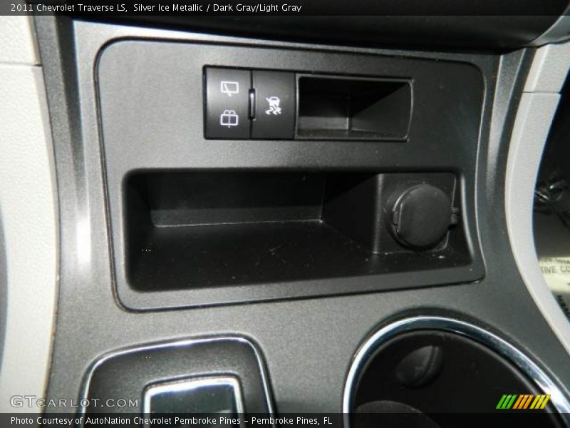 Silver Ice Metallic / Dark Gray/Light Gray 2011 Chevrolet Traverse LS