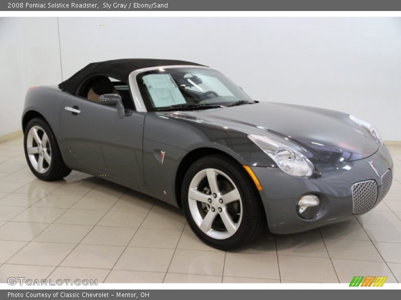 Front 3/4 View of 2008 Solstice Roadster