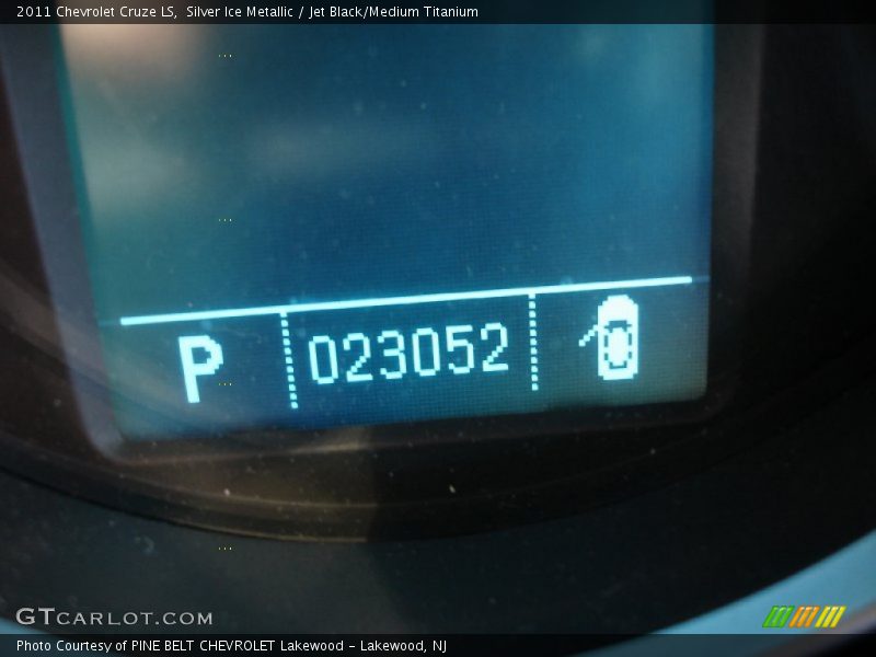 Silver Ice Metallic / Jet Black/Medium Titanium 2011 Chevrolet Cruze LS