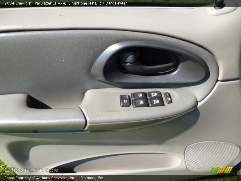 Silverstone Metallic / Dark Pewter 2004 Chevrolet TrailBlazer LT 4x4