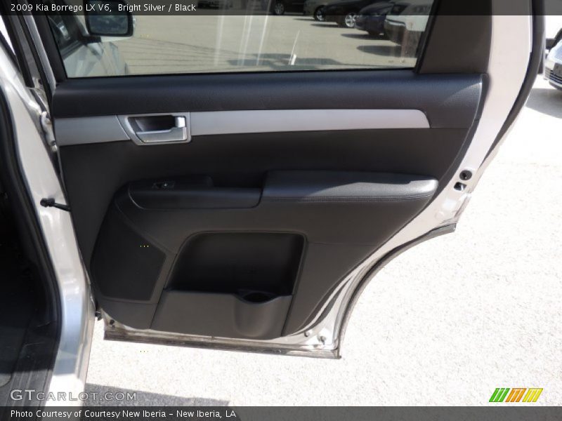 Bright Silver / Black 2009 Kia Borrego LX V6