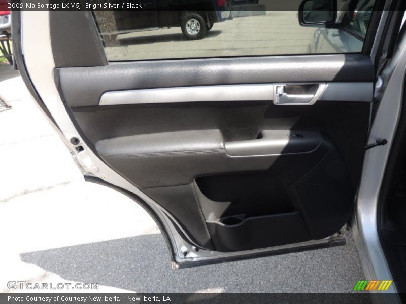 Bright Silver / Black 2009 Kia Borrego LX V6