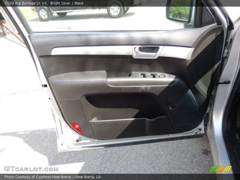 Bright Silver / Black 2009 Kia Borrego LX V6