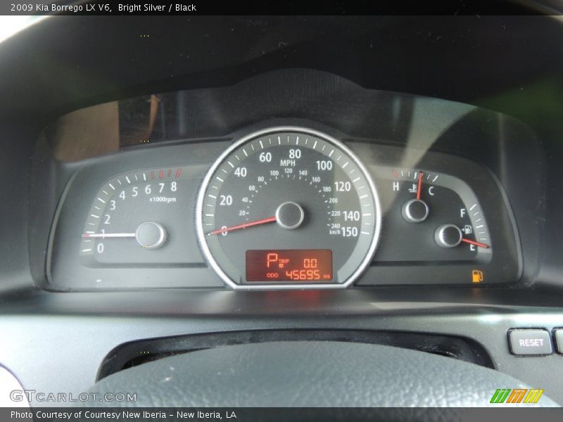 Bright Silver / Black 2009 Kia Borrego LX V6