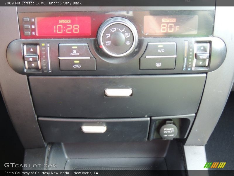 Bright Silver / Black 2009 Kia Borrego LX V6