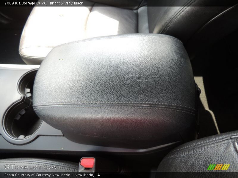 Bright Silver / Black 2009 Kia Borrego LX V6