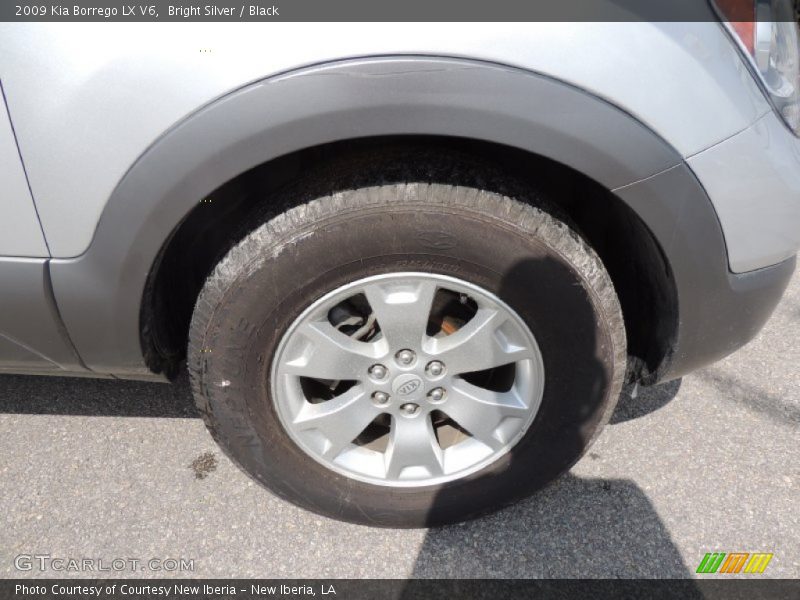 Bright Silver / Black 2009 Kia Borrego LX V6