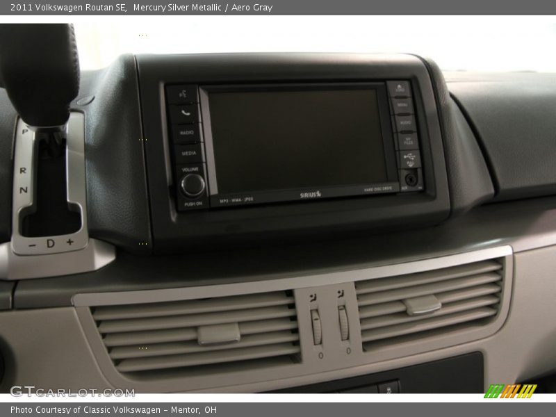 Mercury Silver Metallic / Aero Gray 2011 Volkswagen Routan SE