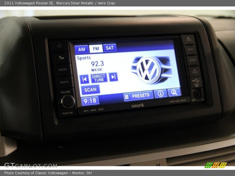 Mercury Silver Metallic / Aero Gray 2011 Volkswagen Routan SE