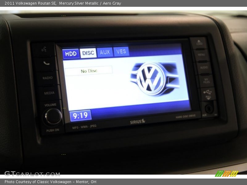 Mercury Silver Metallic / Aero Gray 2011 Volkswagen Routan SE