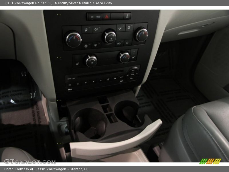 Mercury Silver Metallic / Aero Gray 2011 Volkswagen Routan SE
