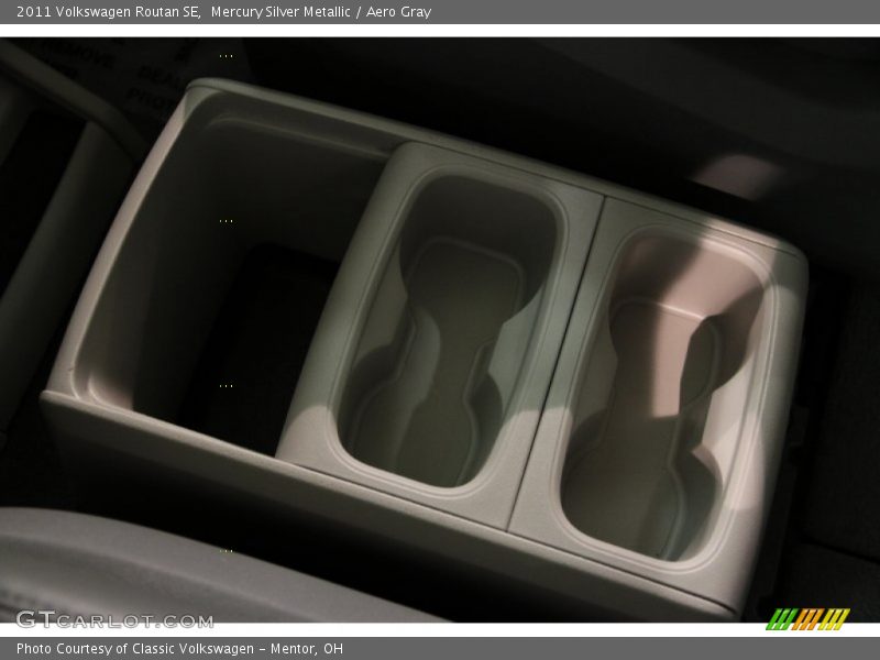 Mercury Silver Metallic / Aero Gray 2011 Volkswagen Routan SE