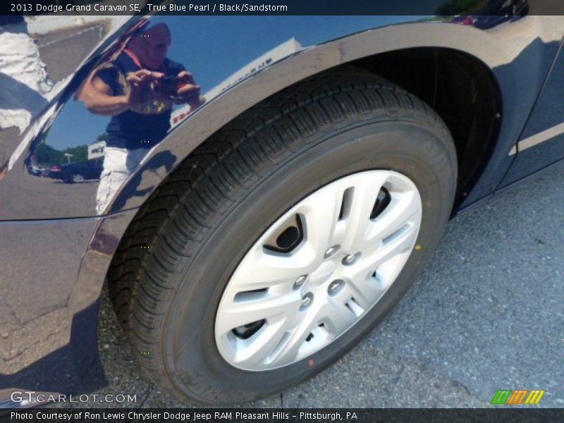 True Blue Pearl / Black/Sandstorm 2013 Dodge Grand Caravan SE