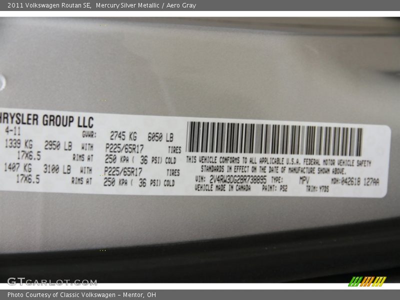 Mercury Silver Metallic / Aero Gray 2011 Volkswagen Routan SE