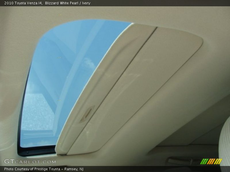 Blizzard White Pearl / Ivory 2010 Toyota Venza I4