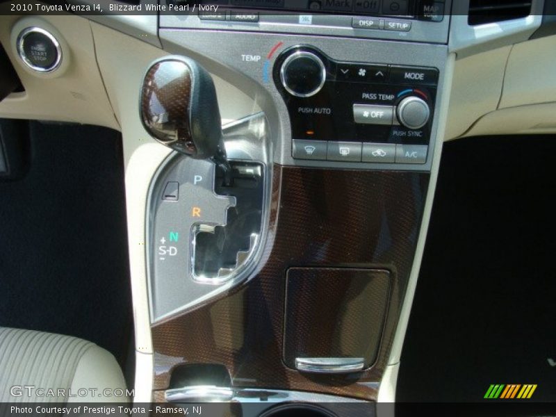 Blizzard White Pearl / Ivory 2010 Toyota Venza I4
