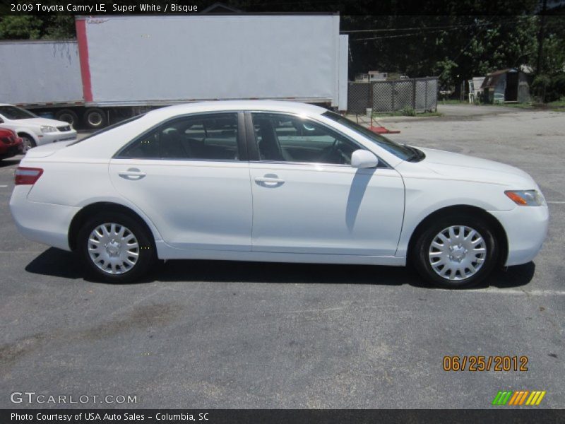 Super White / Bisque 2009 Toyota Camry LE