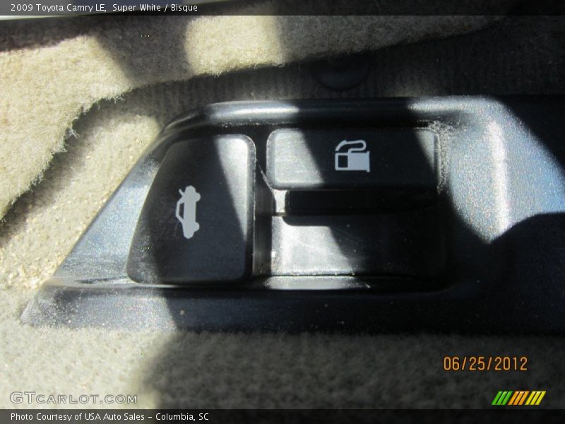 Super White / Bisque 2009 Toyota Camry LE
