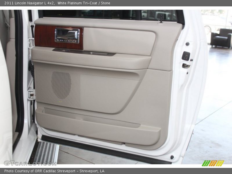 White Platinum Tri-Coat / Stone 2011 Lincoln Navigator L 4x2