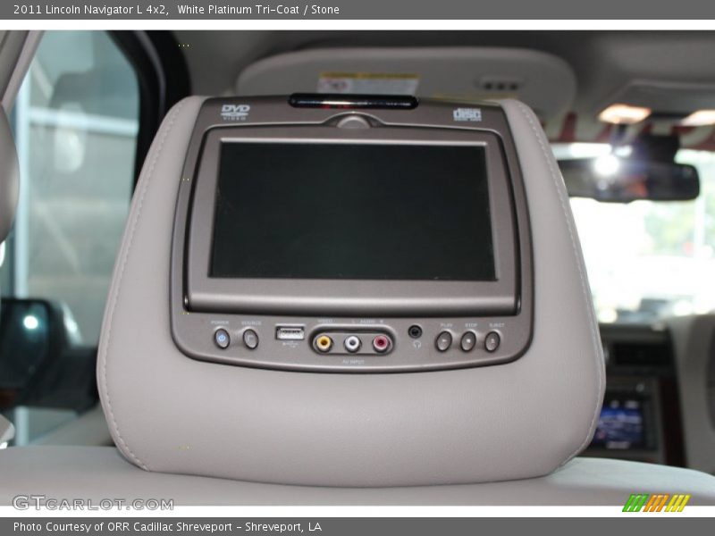 Entertainment System of 2011 Navigator L 4x2