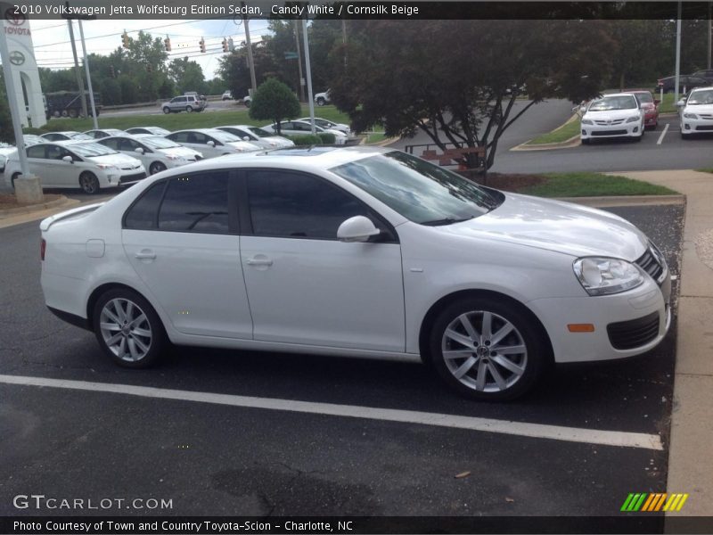 Candy White / Cornsilk Beige 2010 Volkswagen Jetta Wolfsburg Edition Sedan