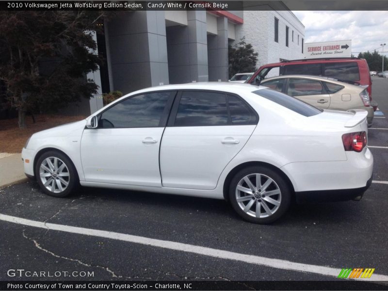 Candy White / Cornsilk Beige 2010 Volkswagen Jetta Wolfsburg Edition Sedan