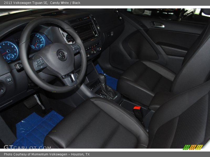 Candy White / Black 2013 Volkswagen Tiguan SE