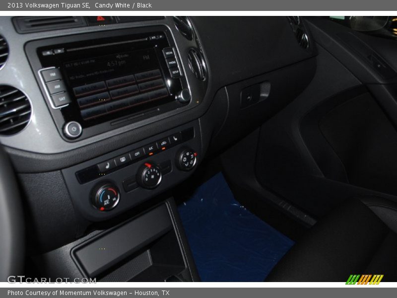 Candy White / Black 2013 Volkswagen Tiguan SE