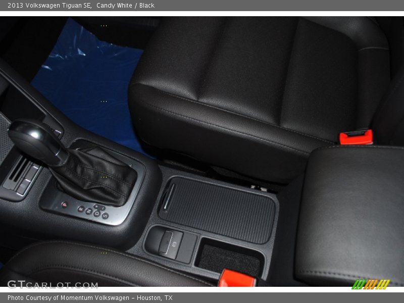 Candy White / Black 2013 Volkswagen Tiguan SE