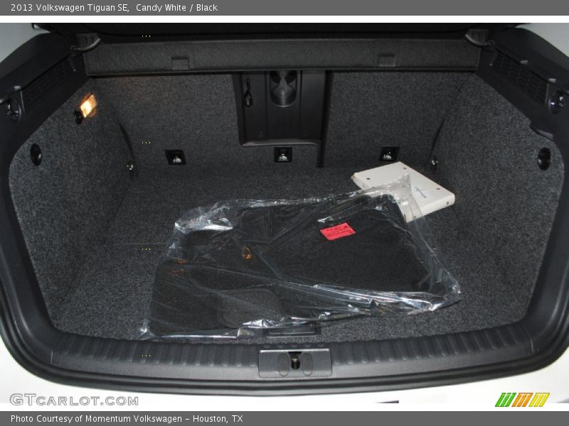 Candy White / Black 2013 Volkswagen Tiguan SE
