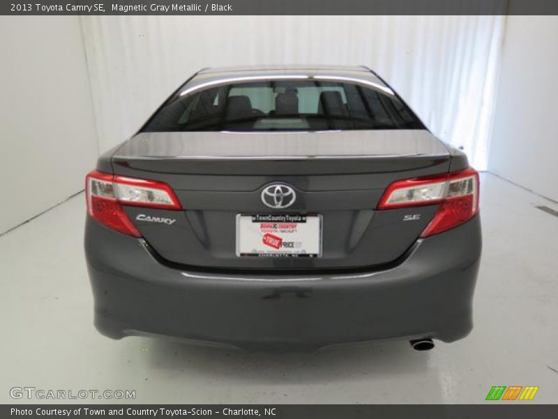 Magnetic Gray Metallic / Black 2013 Toyota Camry SE