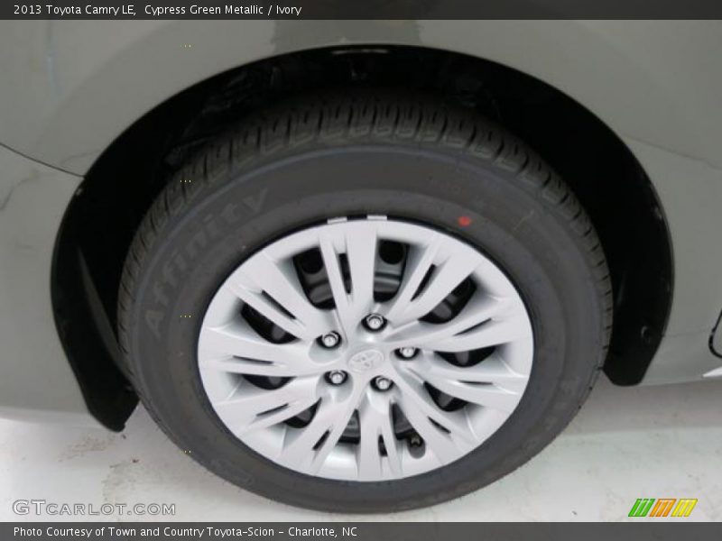 Cypress Green Metallic / Ivory 2013 Toyota Camry LE
