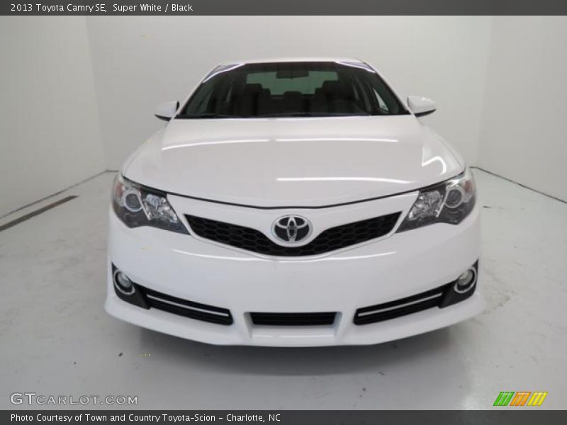 Super White / Black 2013 Toyota Camry SE