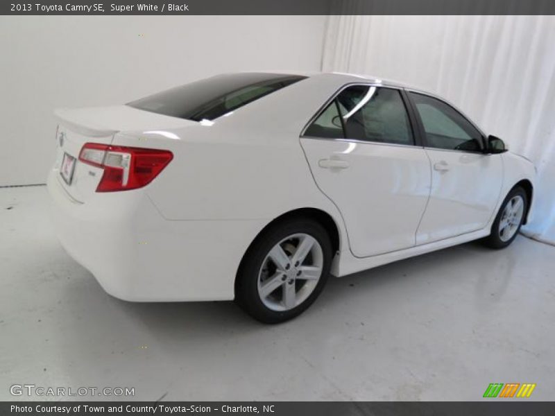 Super White / Black 2013 Toyota Camry SE