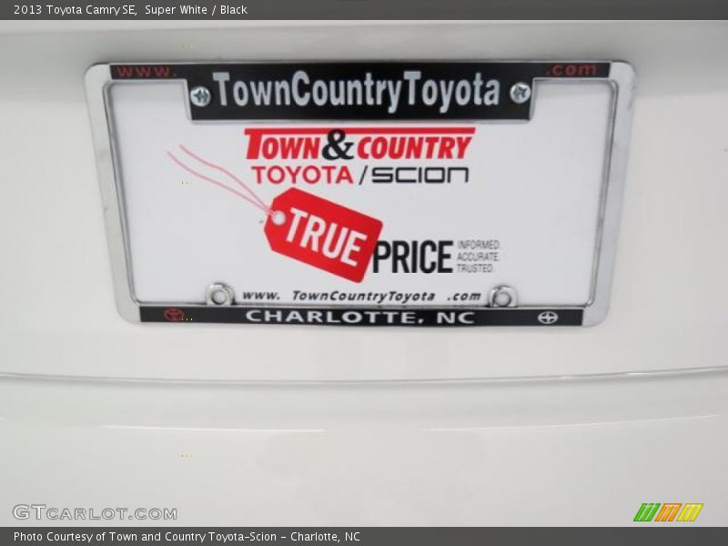 Super White / Black 2013 Toyota Camry SE