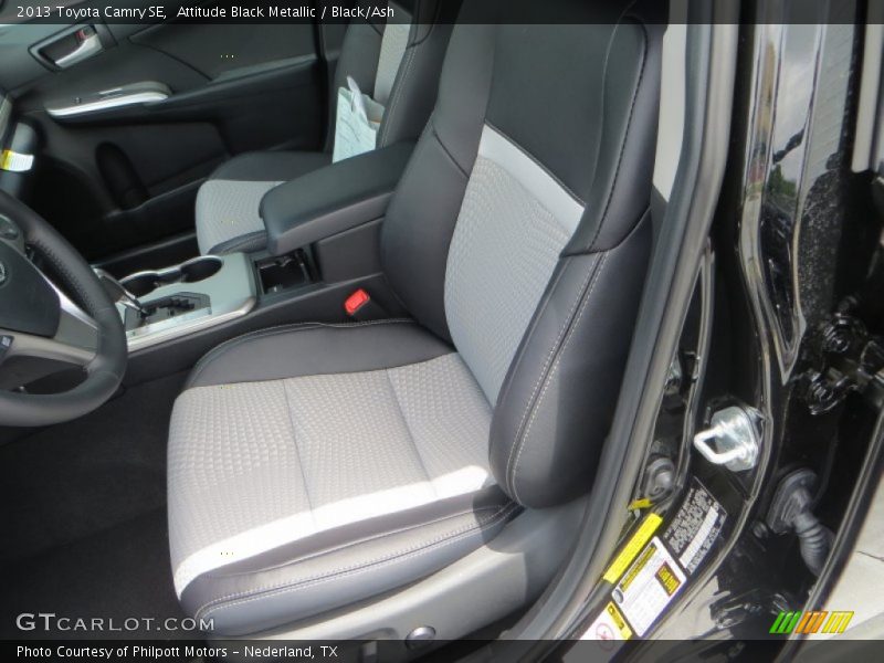 Attitude Black Metallic / Black/Ash 2013 Toyota Camry SE