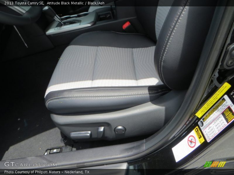 Attitude Black Metallic / Black/Ash 2013 Toyota Camry SE
