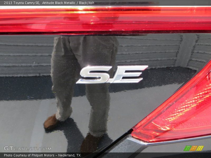Attitude Black Metallic / Black/Ash 2013 Toyota Camry SE