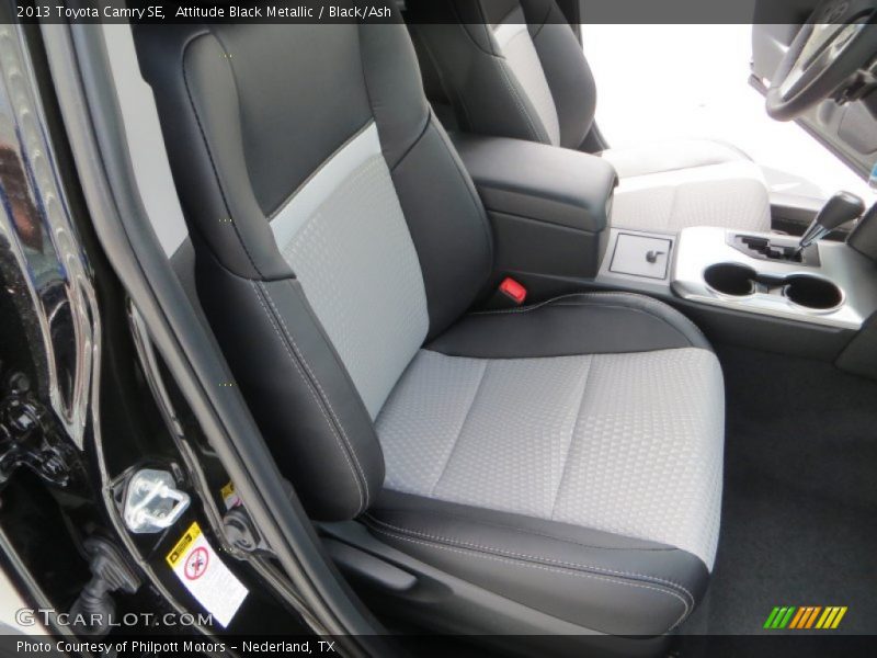 Attitude Black Metallic / Black/Ash 2013 Toyota Camry SE