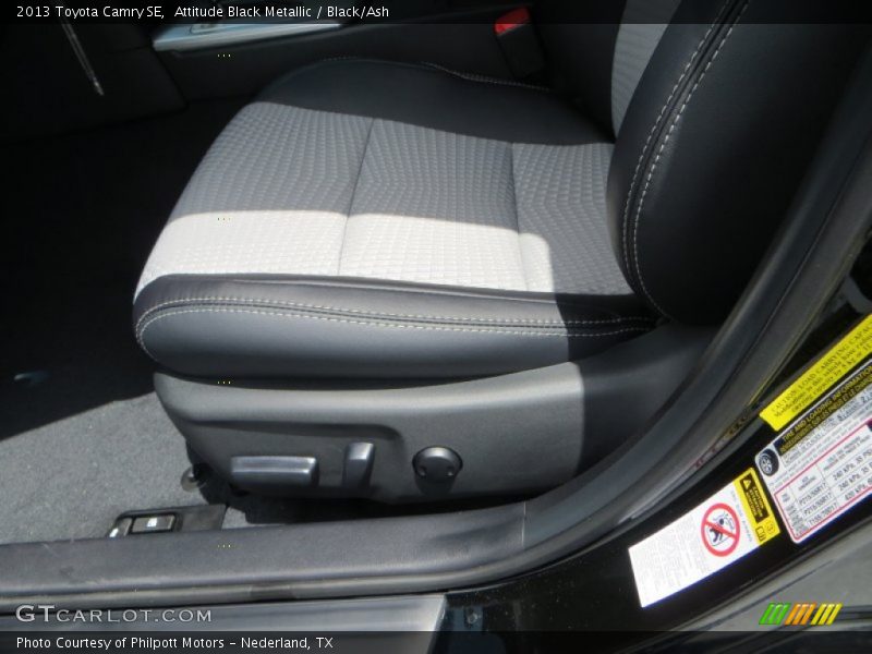 Attitude Black Metallic / Black/Ash 2013 Toyota Camry SE