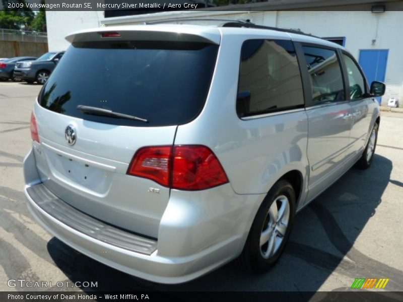 Mercury Sliver Metallic / Aero Grey 2009 Volkswagen Routan SE