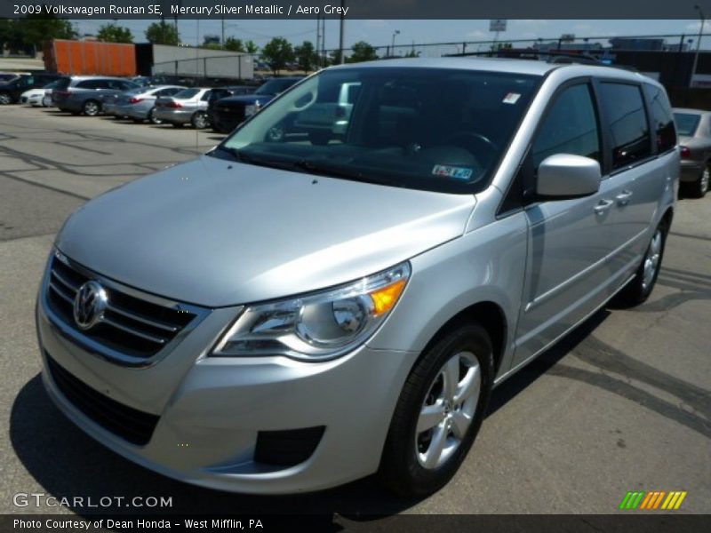 Mercury Sliver Metallic / Aero Grey 2009 Volkswagen Routan SE