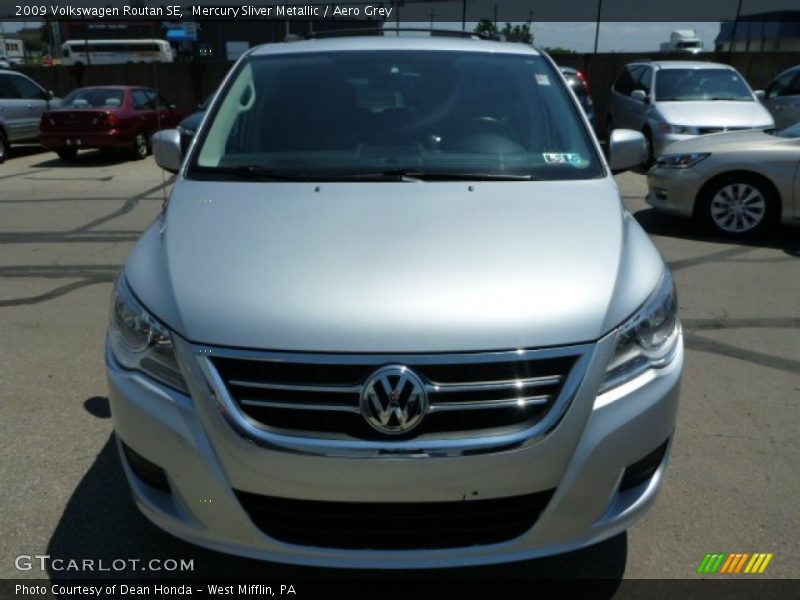 Mercury Sliver Metallic / Aero Grey 2009 Volkswagen Routan SE