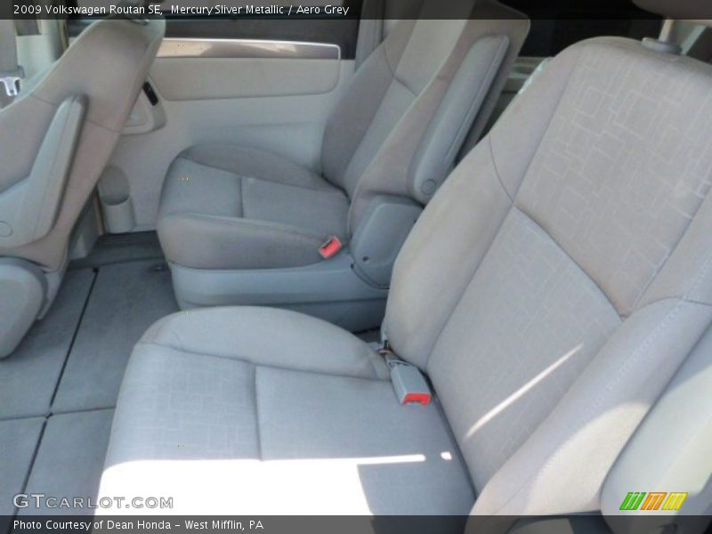 Mercury Sliver Metallic / Aero Grey 2009 Volkswagen Routan SE