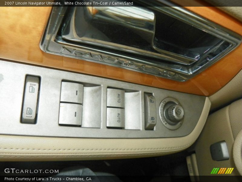 White Chocolate Tri-Coat / Camel/Sand 2007 Lincoln Navigator Ultimate