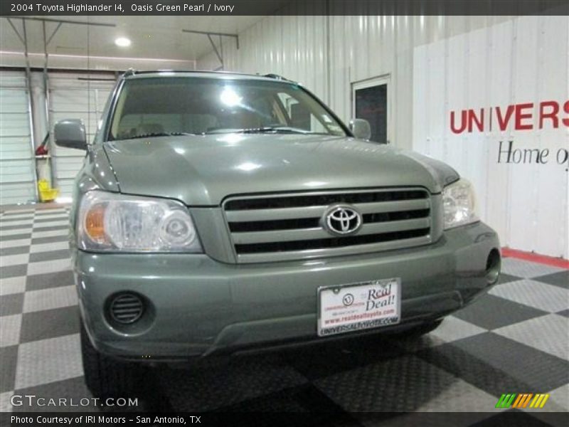 Oasis Green Pearl / Ivory 2004 Toyota Highlander I4