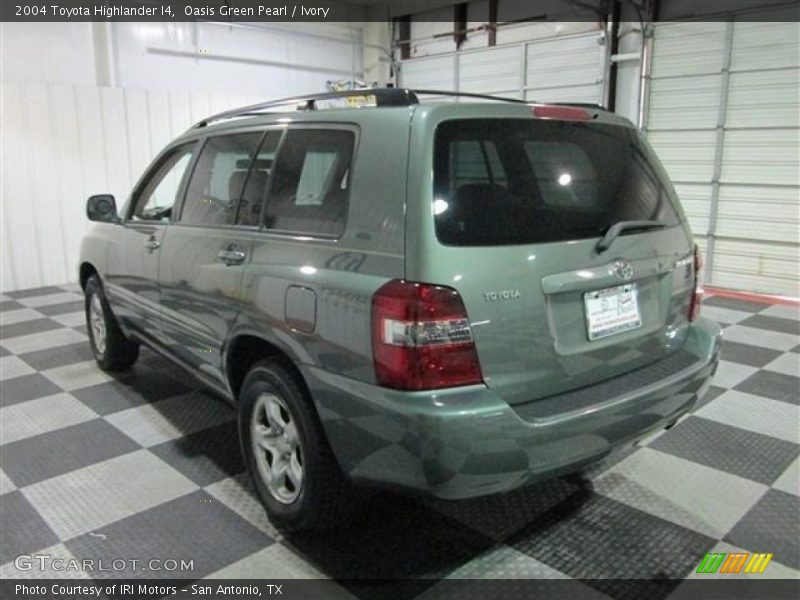 Oasis Green Pearl / Ivory 2004 Toyota Highlander I4